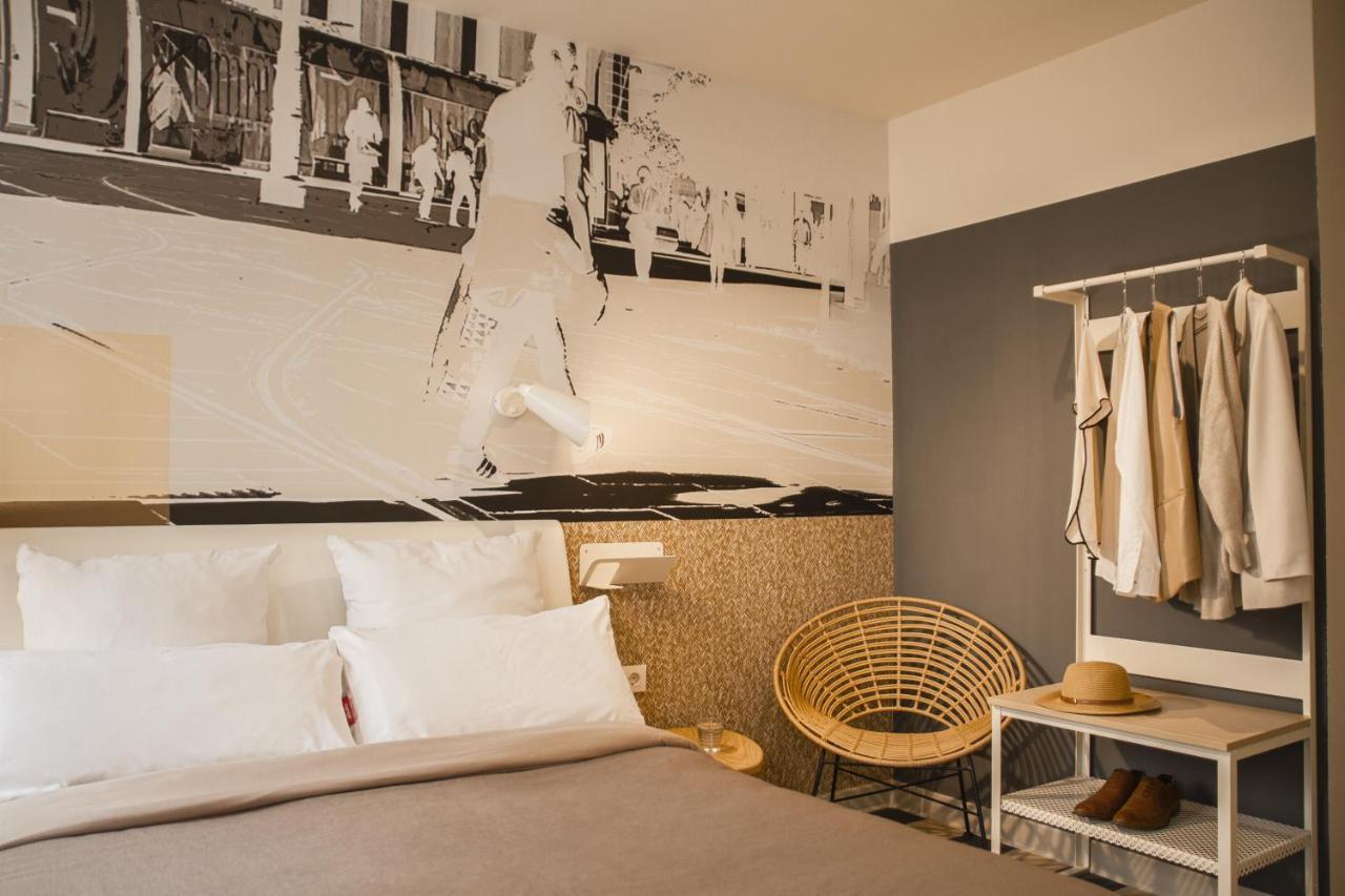 Room Select Tetuan Севилья Экстерьер фото